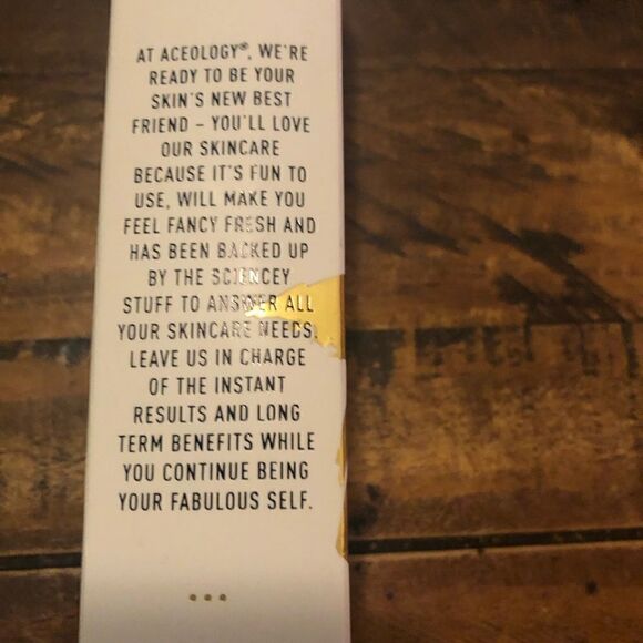 ACEOLOGY Lifting Treatment Mask. Lifts, illuminates and rejuvenates your skin. - Picture 7 of 9